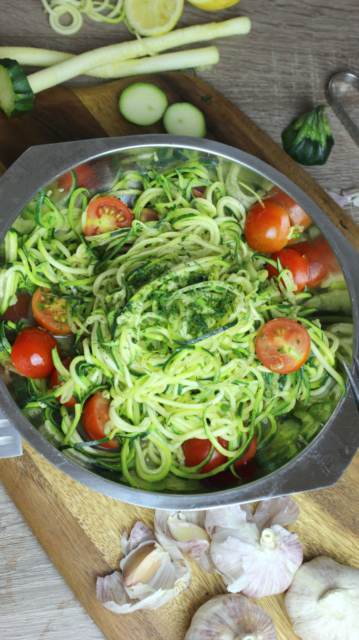 Zoodles ZucchiniSpaghetti aglio olio e pomodoro Nia Latea