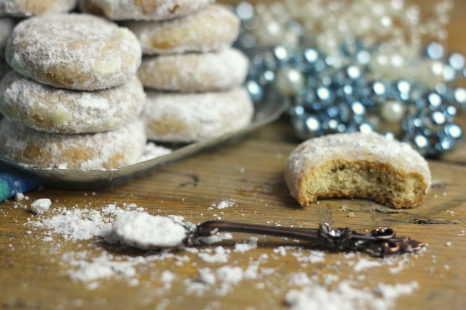 Kourabiedes - Griechische Weihnachts-Kekse - Nia Latea