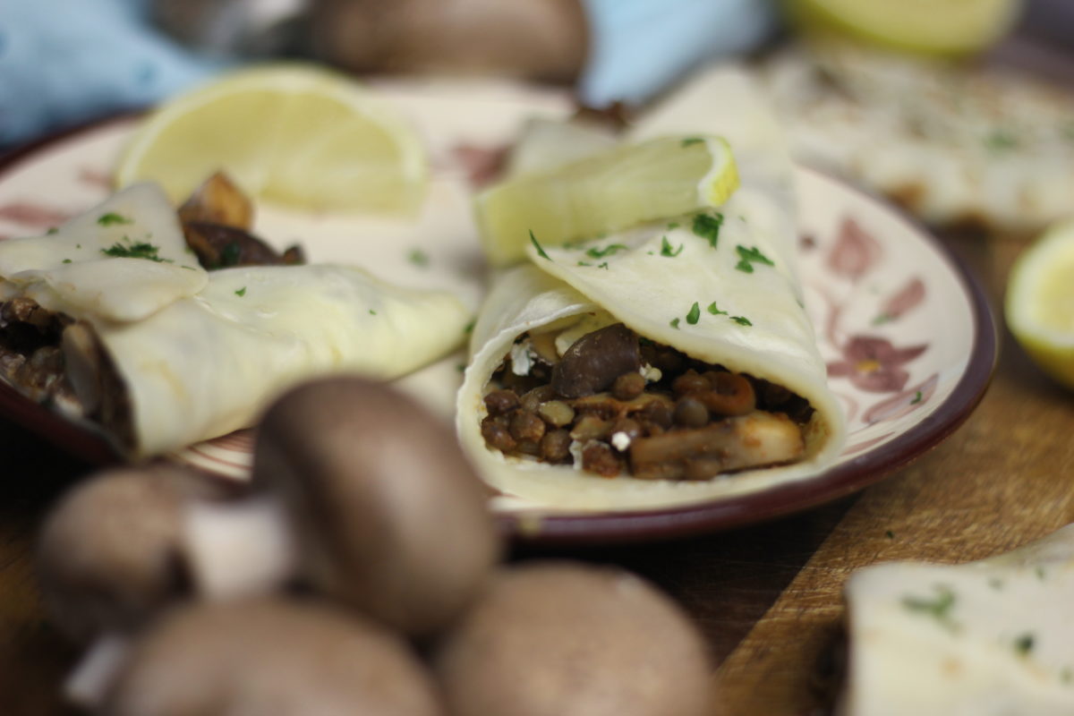 Gefüllte Pfannkuchen mit Champignons und Linsen - Nia Latea