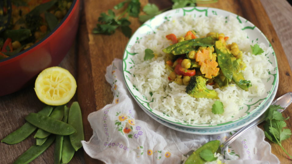 Schnelles Kichererbsen-Curry I mit Kokosmilch und viel Gemüse ...