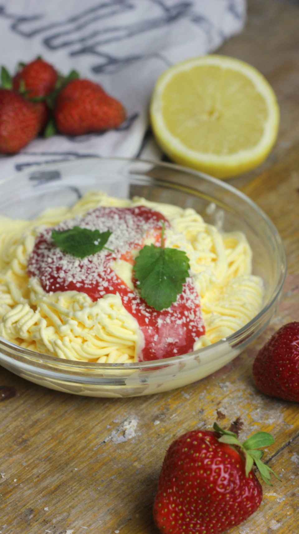 Schnelles Spaghetti-Eis mit Erdbeersauce - Nia Latea