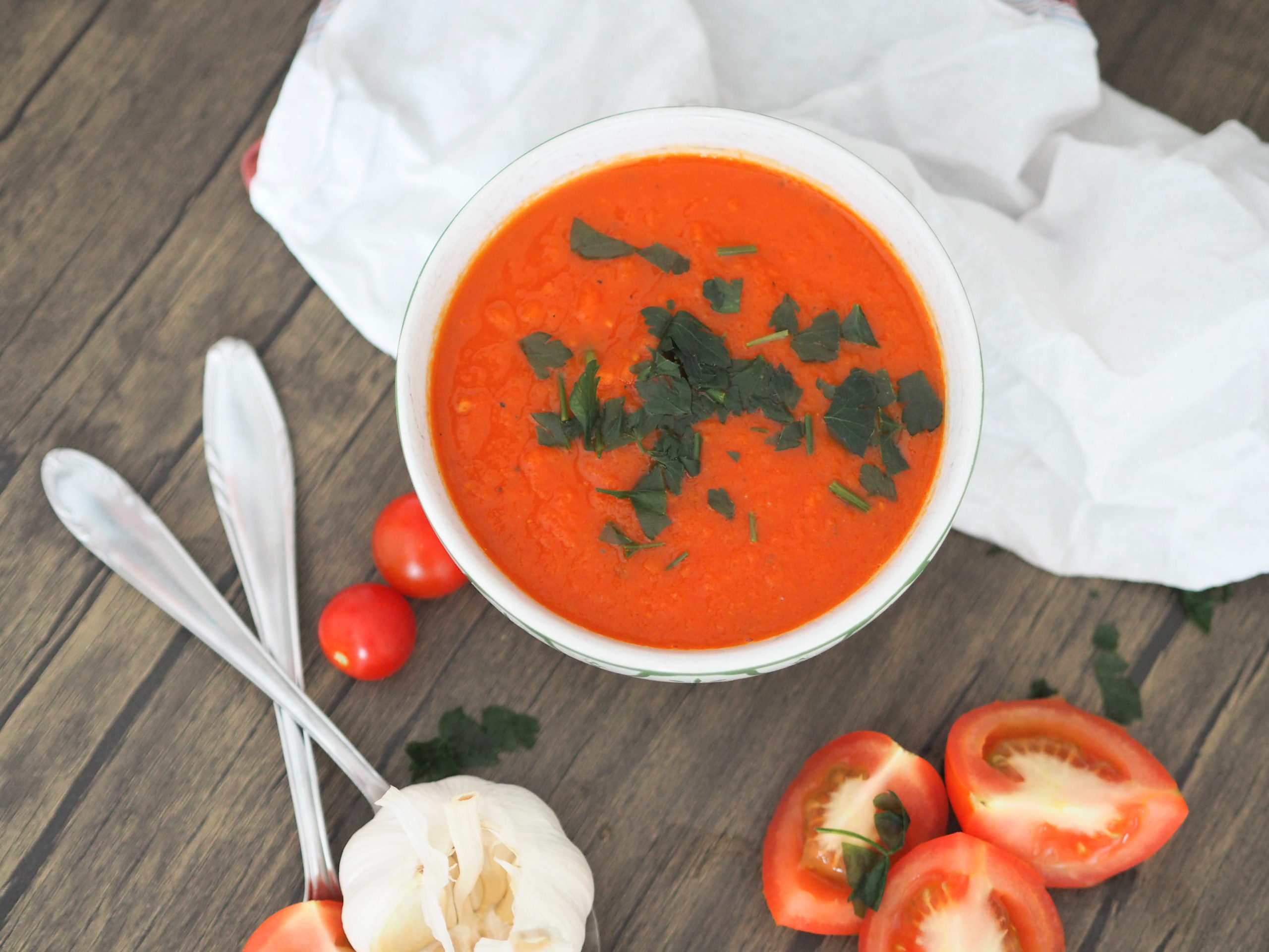 Karotten-Tomaten-Suppe I aromatisch und einfach - Nia Latea