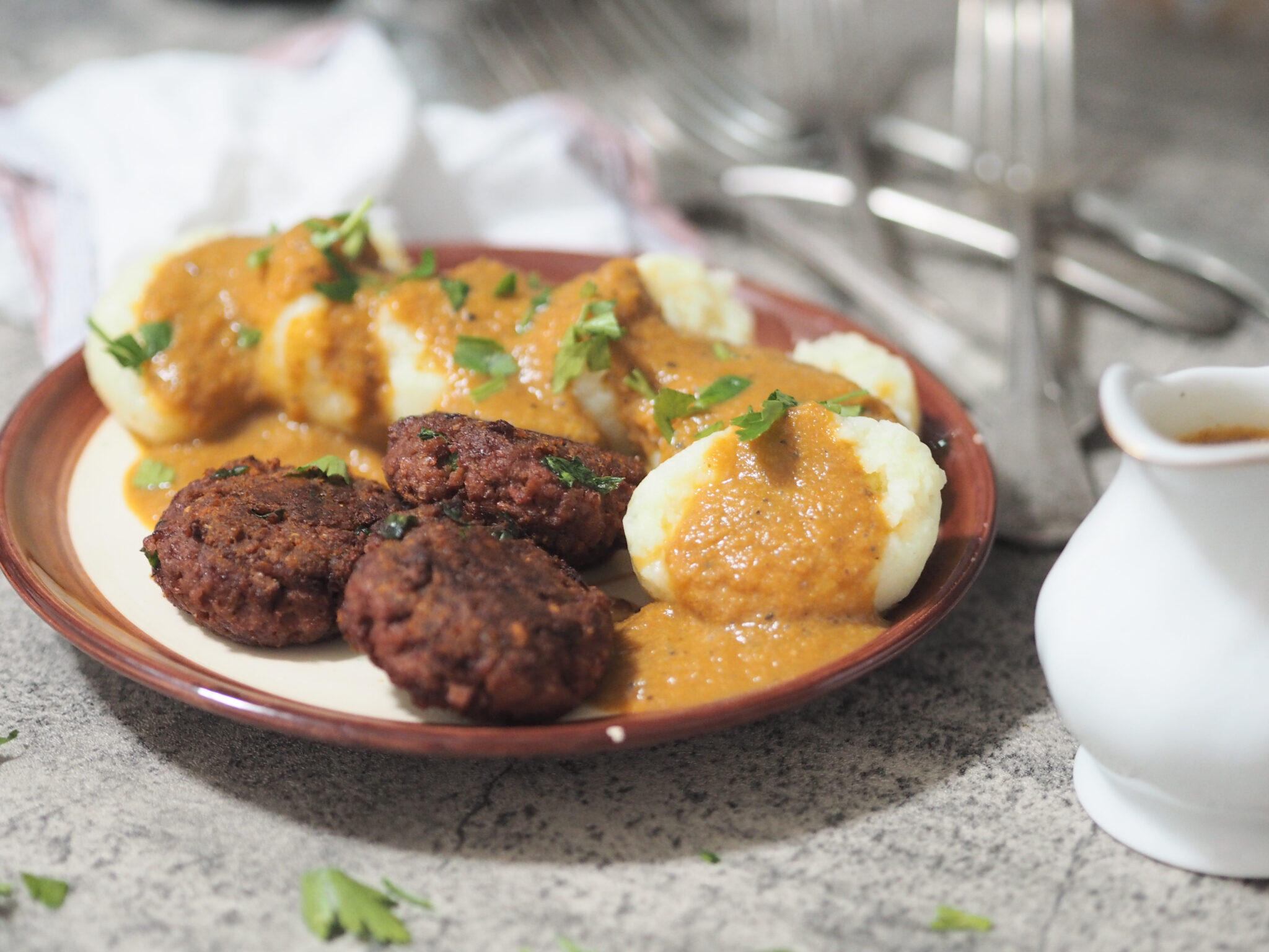Bratensauce ohne Braten I Grundrezept zum Verfeinern - Nia Latea