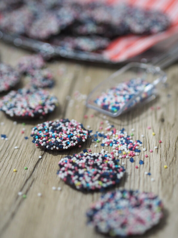 Schokoladen Taler I mit vielen Zuckerstreuseln