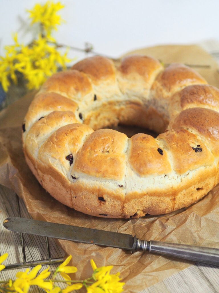 Rosinenbrötchen oder Milchbrötchen I fluffiger geht nicht - Nia Latea