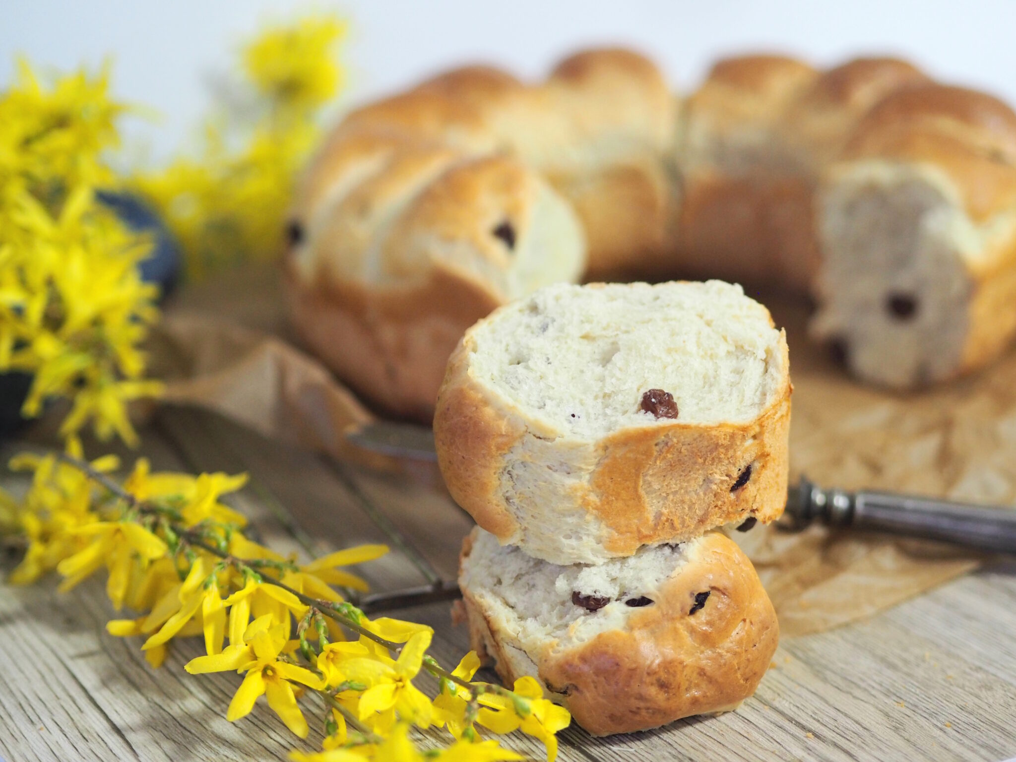 Rosinenbrötchen oder Milchbrötchen I fluffiger geht nicht - Nia Latea