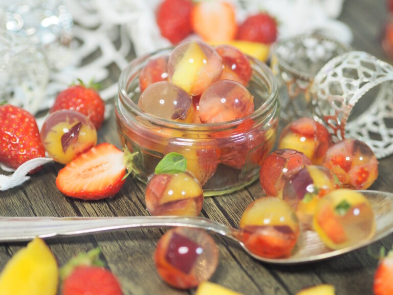 Frucht-Gelee Kugeln I wie vegane Gummibärchen - Nia Latea