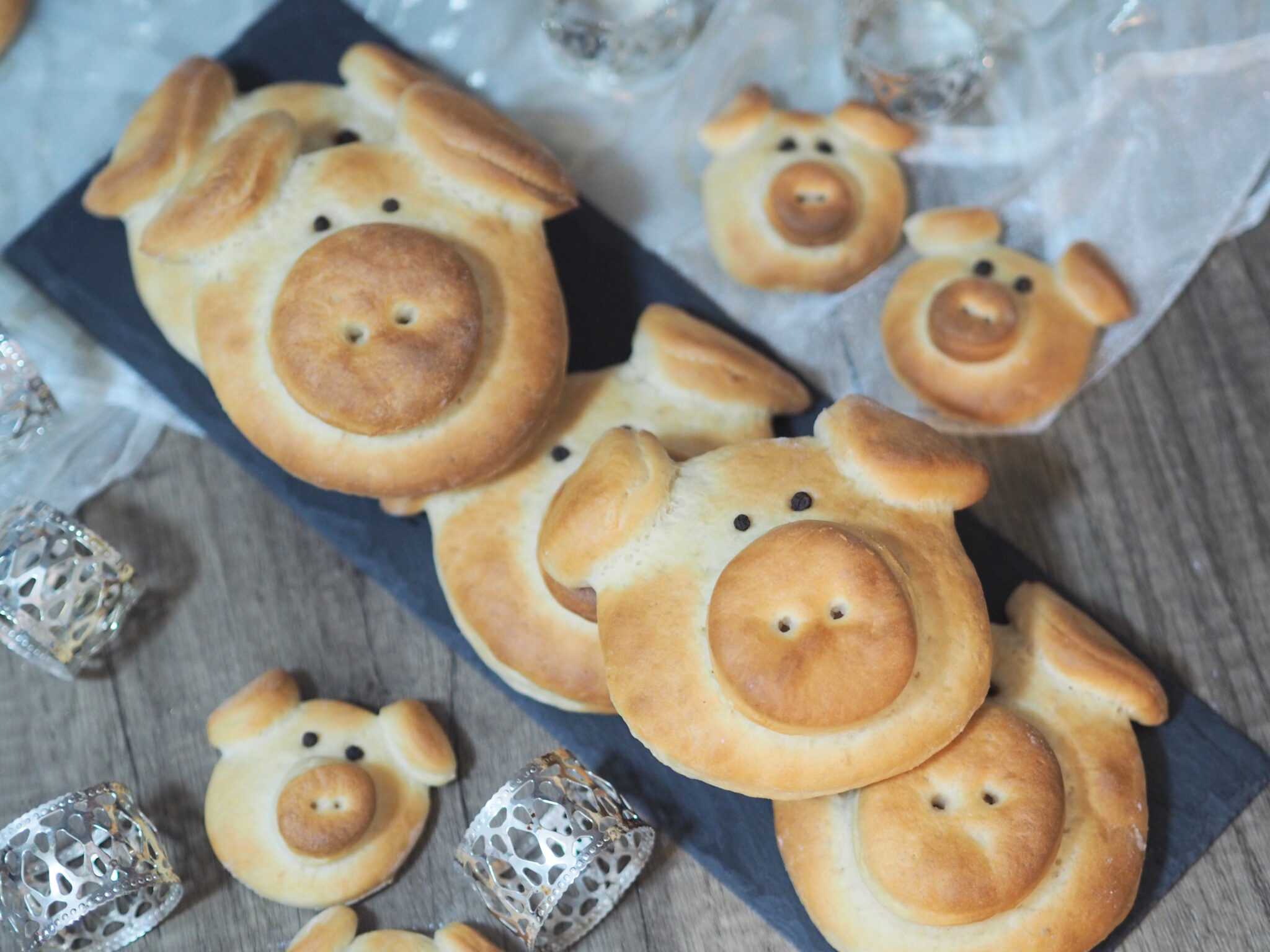 Glücksschweinchen I Brötchen für Silvester - Nia Latea